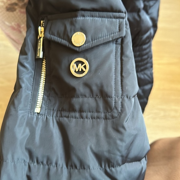 Michael kors puffer coat button and zip. Extra pockets. - Picture 4 of 5